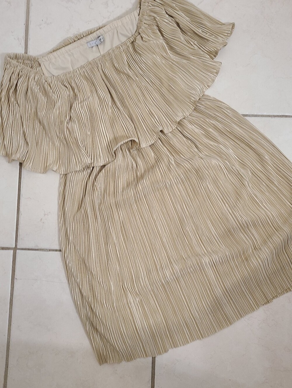 gold dress - Picture 6 of 8